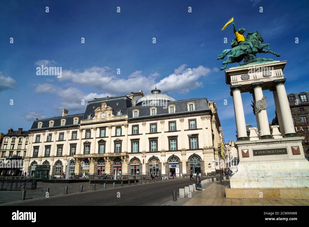 Clermont Ferrand - 08/24/2020 :Reiterstatue von Vercingetorix an Ort und Stelle De Jaude Stockfoto
