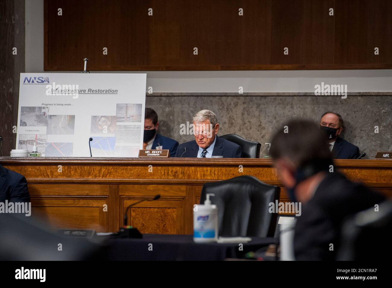 Der US-Senator James Inhofe (Republikaner von Oklahoma), Vorsitzender des Armed Services Committee des US-Senats, hat den Vorsitz über eine Anhörung im Dirksen Senate Office Building auf dem Capitol Hill in Washington, DC., Donnerstag, 17. September 2020. Kredit: Rod Lampey/CNP /MediaPunch Stockfoto