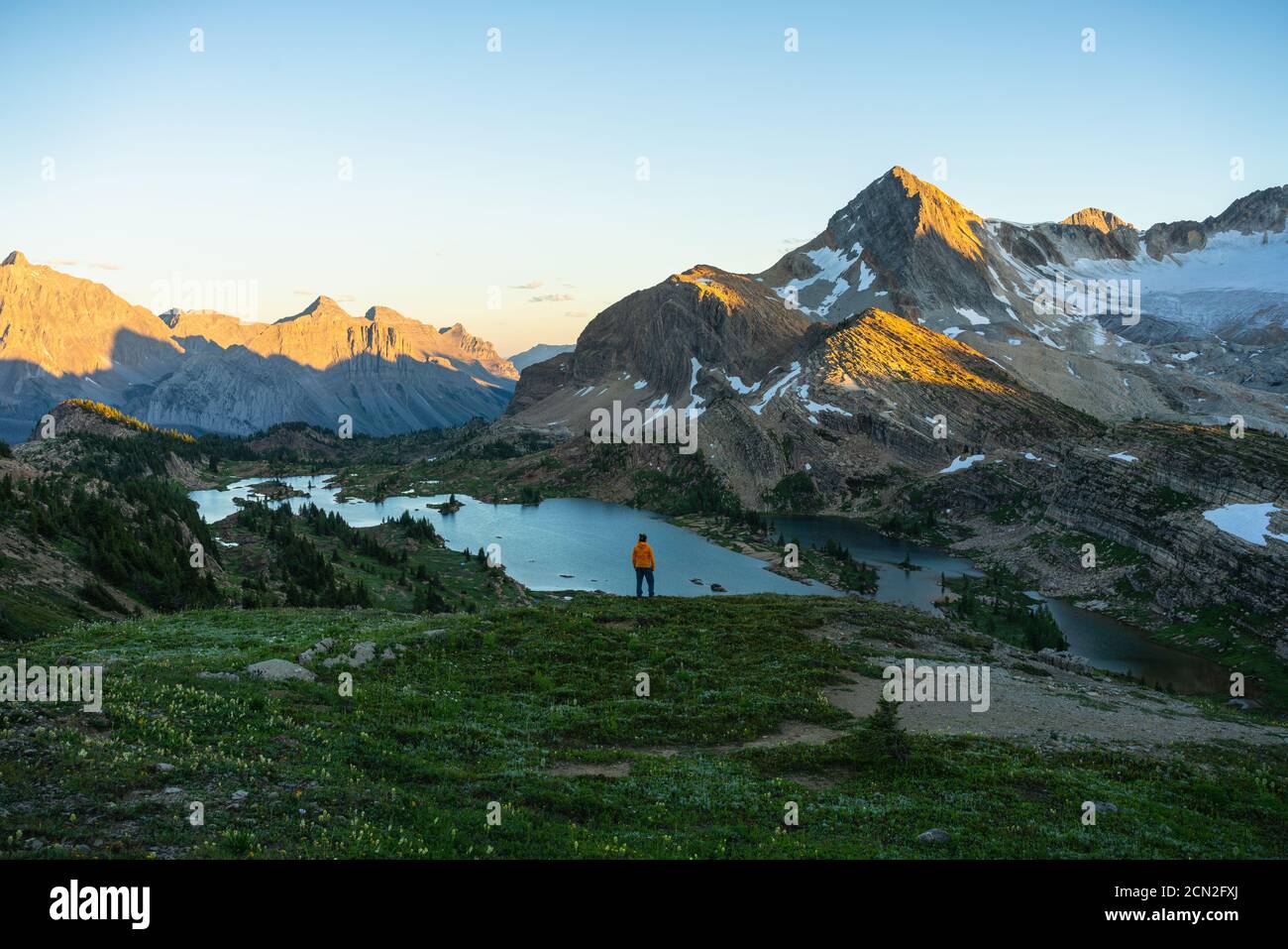 Sonnenaufgang aus Kalksteinseen beobachten Stockfoto