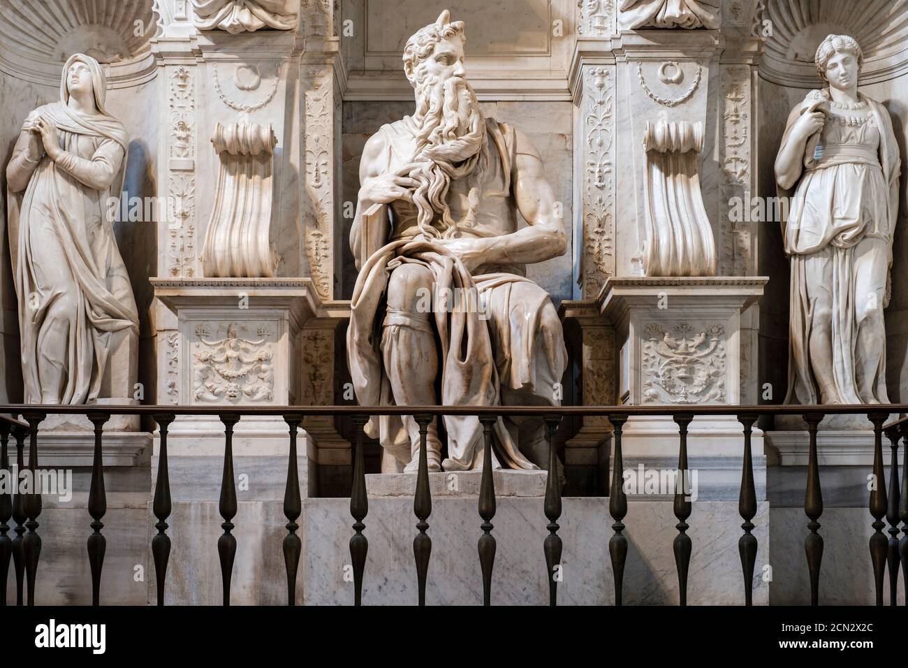 Grab von Papst Julius II., Moses Statue von Michelangelo Buonarroti, San Pietro in Vincoli Kirche, Rom, Italien Stockfoto