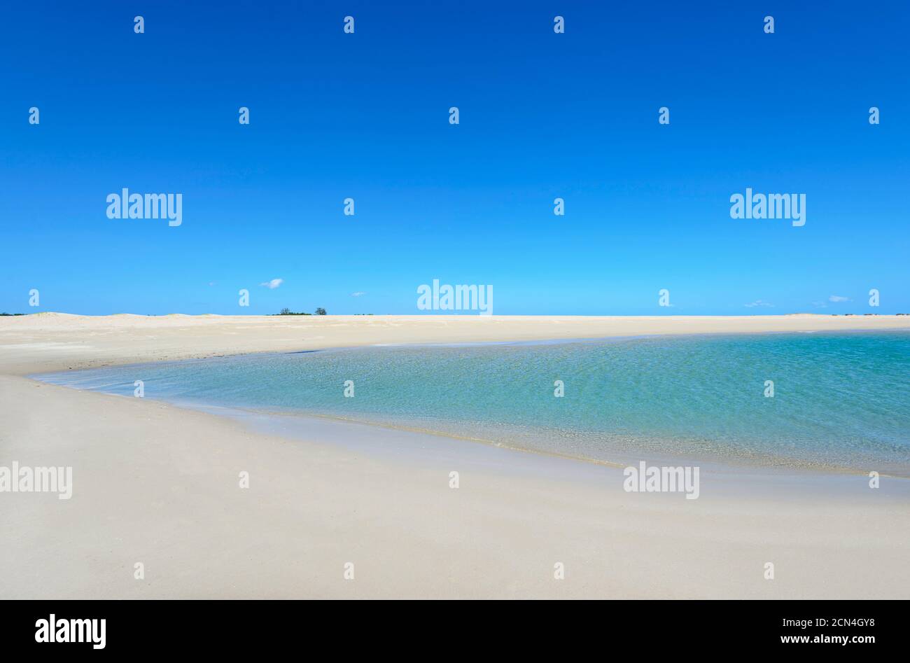 Abstrakter Blick auf den unberührten Sandstrand von East Woody Beach oder Galuru, in der Nähe von Nhulunbuy, Gove Peninsula, East Arnhem Land, Northern Territory, NT, aus Stockfoto