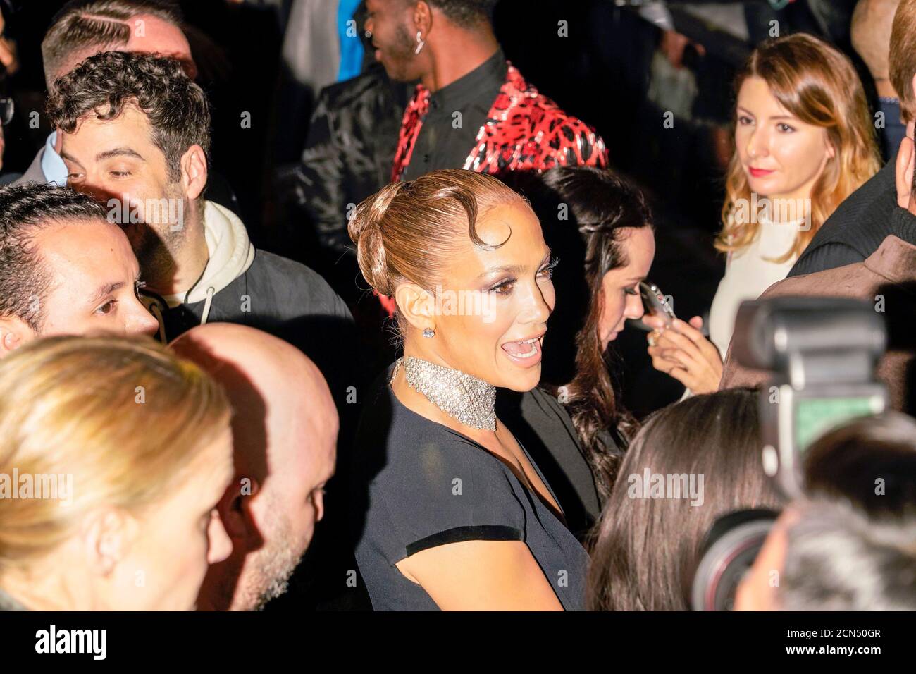 Jennifer Lopez verlässt die Tom Ford AW20 Show in den Milk Studios in Los Angeles, Kalifornien, USA, 7. Februar 2020. REUTERS/Kyle Grillot Stockfoto