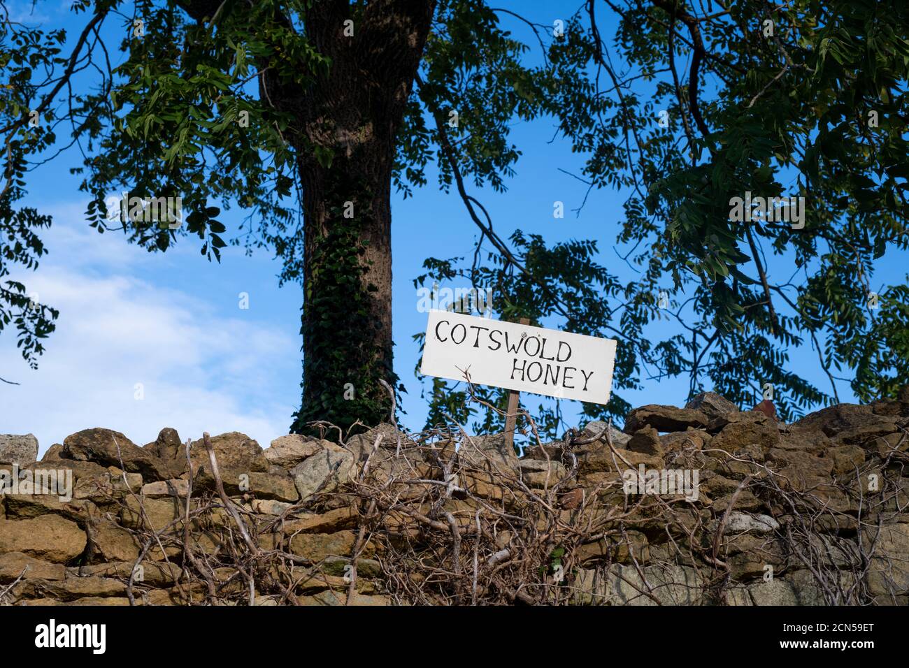 Cotswold Honigschild im Dorf Broad Campden, Cotswolds, Gloucestershire, England Stockfoto