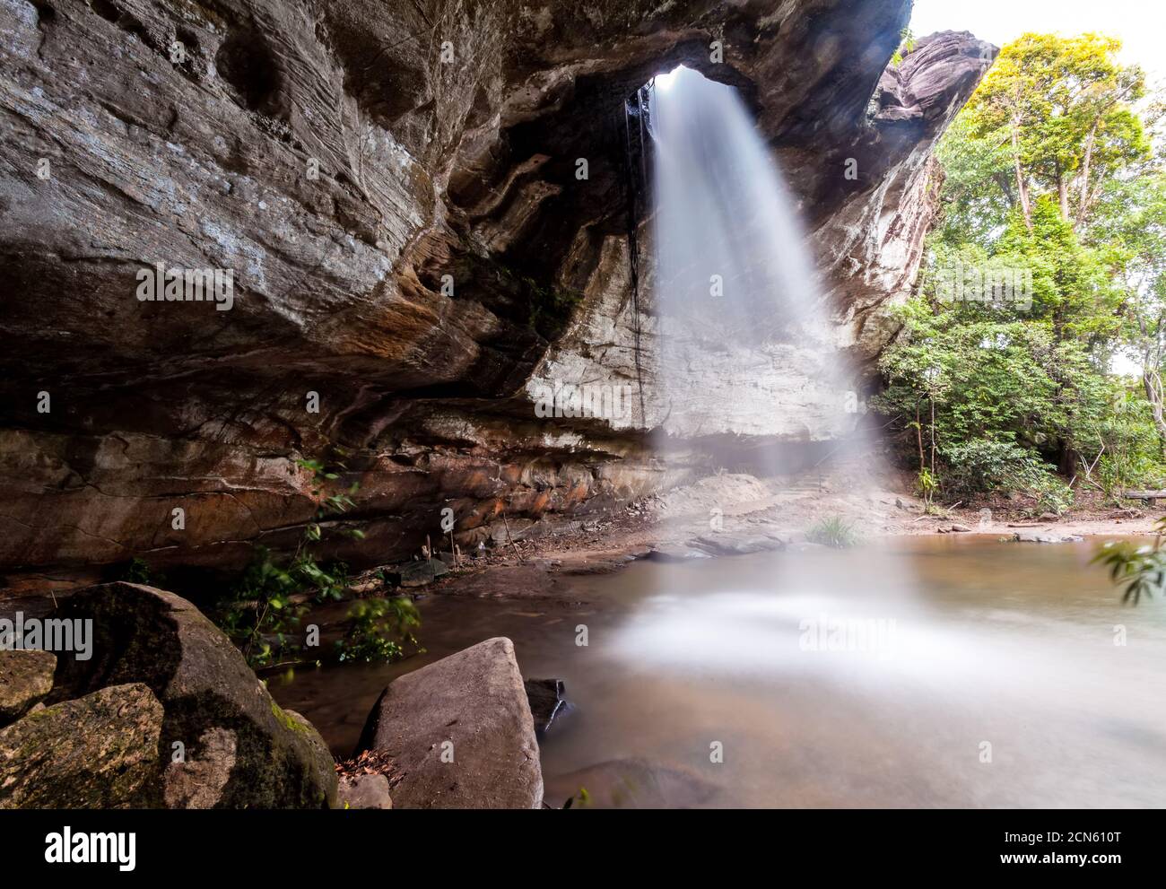 Amazing Thailand das Loch Wasserfall Form Herz .Sangchan Wasserfall. Pha Taem Nationalpark, Ubonratchathani, Thailand Stockfoto