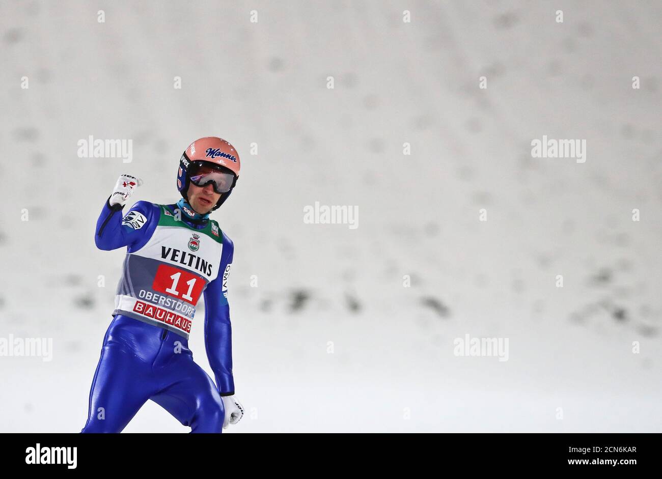 Skisprung - 65. Vierschanzenturnier zweite Runde - Oberstdorf - 30/12/2016 - Österreichs Andreas Kofler reagiert. REUTERS/Michael Dalder Stockfoto