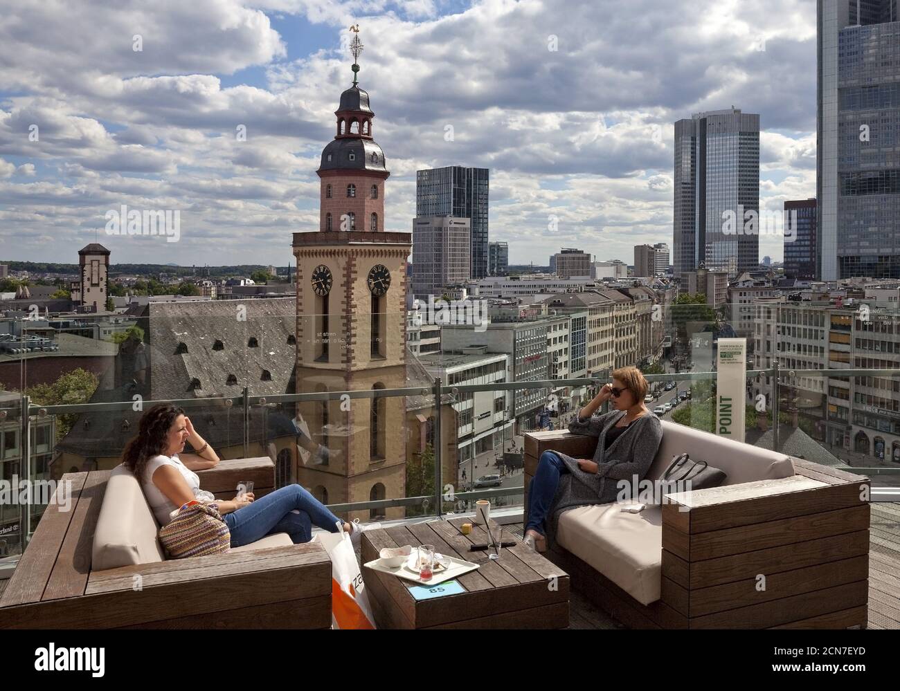 Dachterrasse Galleria Kaufhof mit Blick auf das Finanzviertel, Frankfurt, Deutschland, Europa Stockfoto