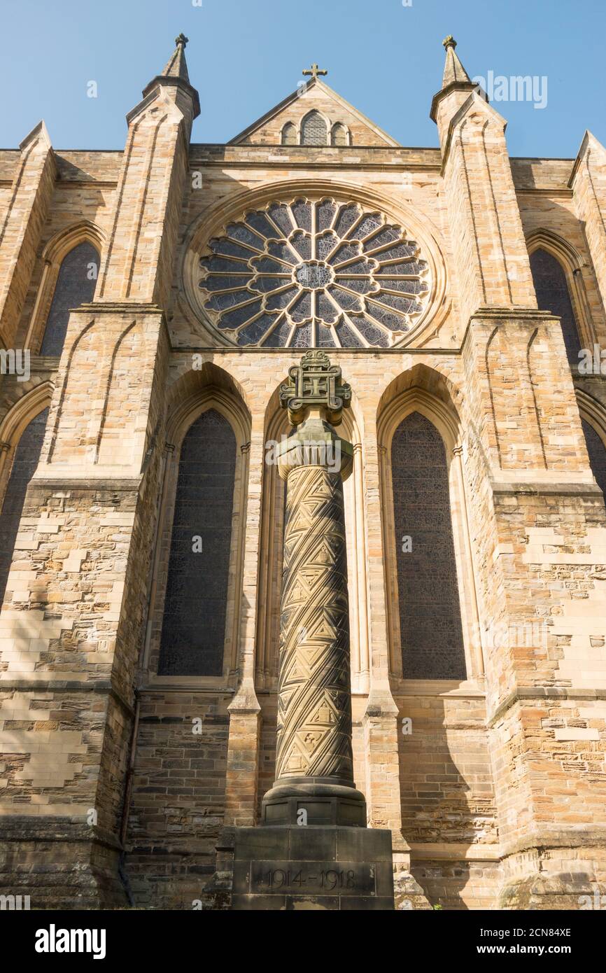 Erstes Denkmal des Weltkriegs vor der Kathedrale von Durham, Durham City, Co. Durham, England, Großbritannien Stockfoto