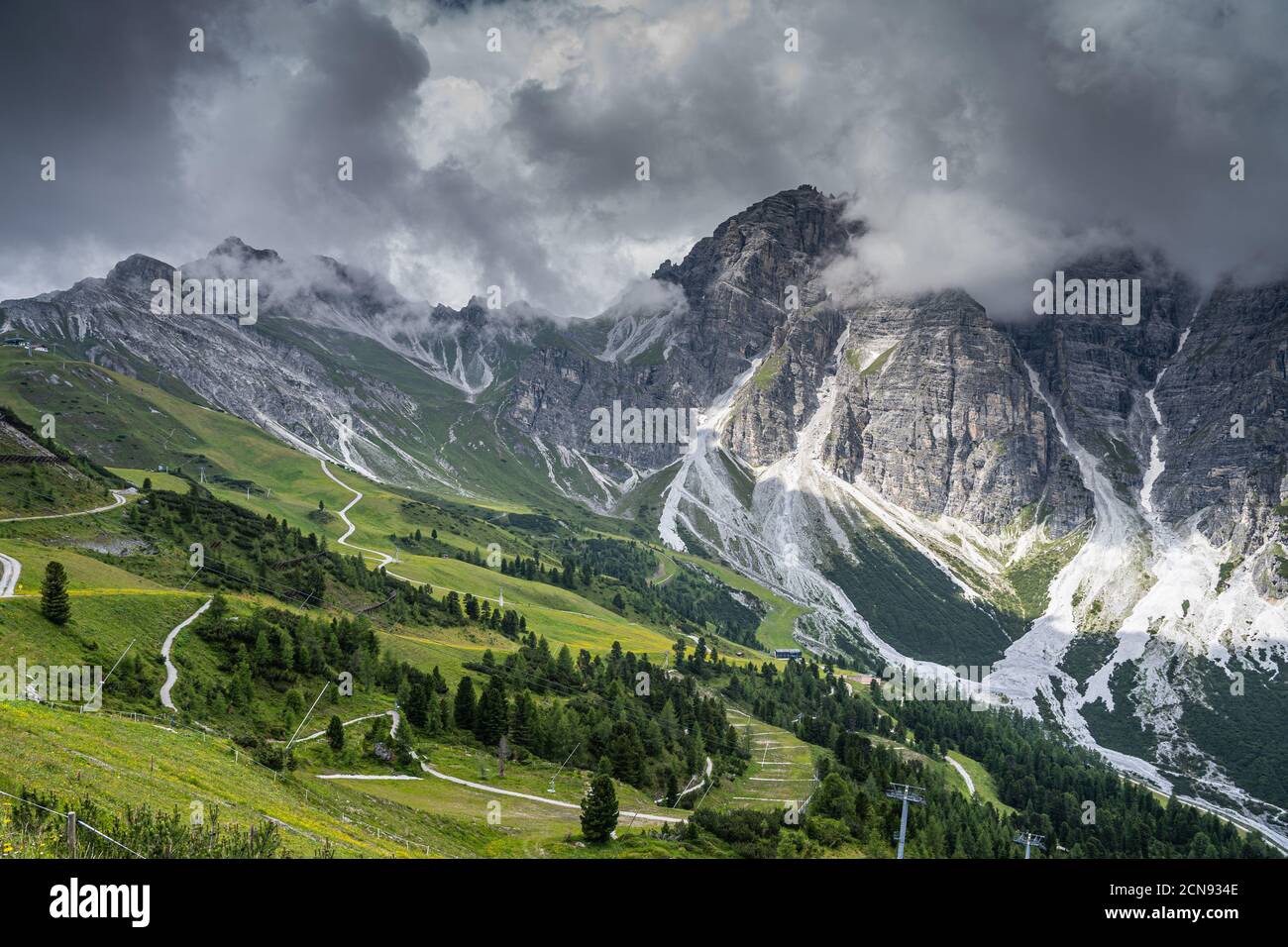 Wandern in den Alpen im Stubaital im Sommerurlaub in schöner Natur, Tirol, Österreich Stockfoto