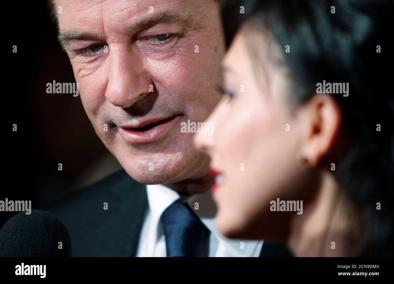 Alec Baldwin And His Wife Hilaria Baldwin Stockfotos Und Bilder Kaufen Alamy