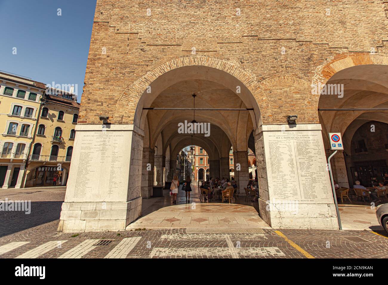 Historische Gebäude mit Arkaden in Treviso 4 Stockfoto