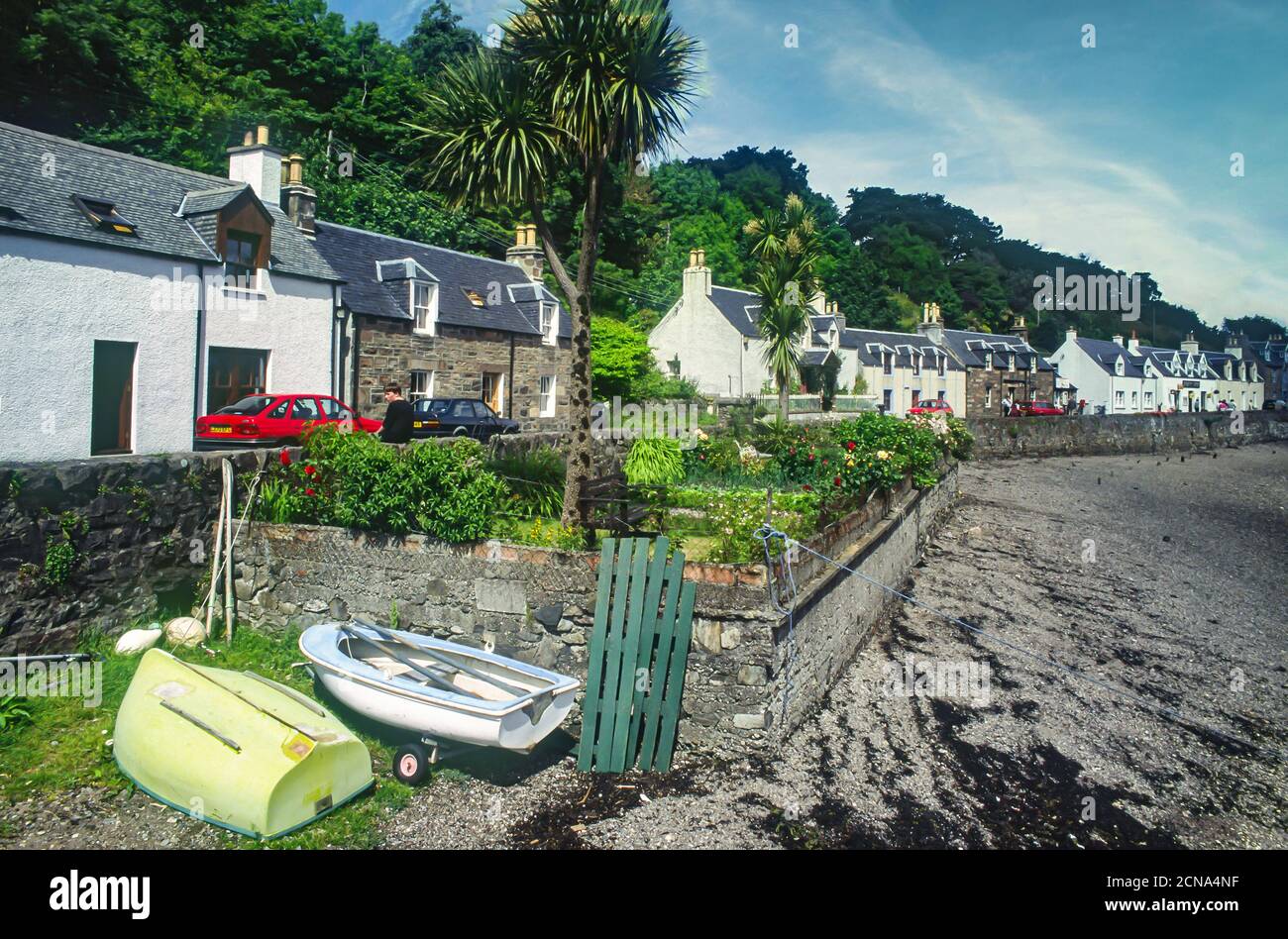 Das schöne Dorf Plockton, gelegen auf einem Meeresarm Loch Carron in den West Highlands von Schottland Stockfoto