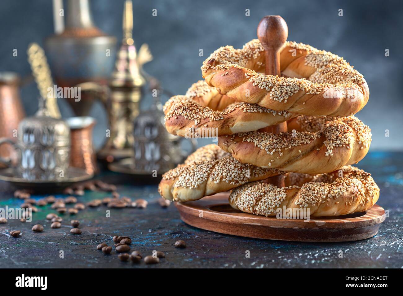 Hausgemachte türkische Simit Bagels mit Sesam. Stockfoto