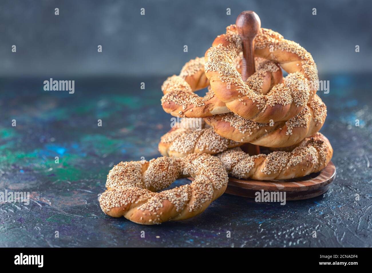 Traditionelle Bagels mit Sesamsamen. Stockfoto