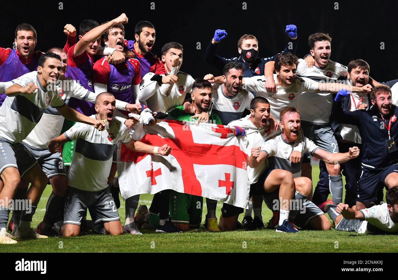 Tiflis, Georgien. September 2020. Die Spieler des FC Locomotive feiern den Sieg nach dem Qualifikationsspiel der Europa League 2020-2021 zwischen Georgiens FC Locomotive und Russlands FC Dinamo in Tiflis, Georgien, 17. September 2020. Kredit: Tamuna Kulumbegashvili/Xinhua/Alamy Live Nachrichten Stockfoto