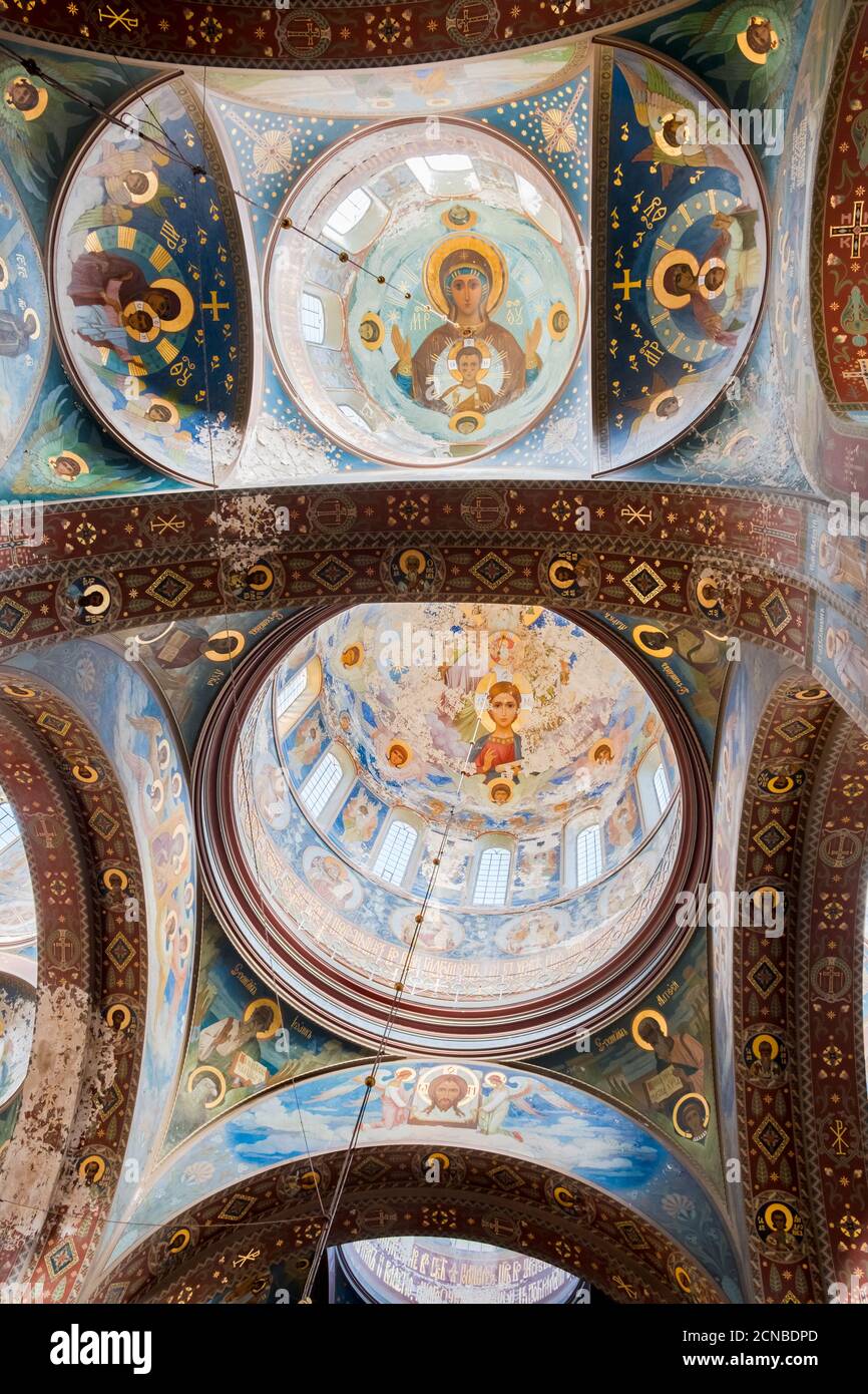 New Athos, Abchasien - 01. September 2020: Gemälde von Kuppeln im Kloster New Athos. Stockfoto