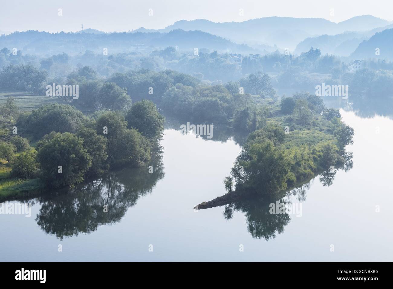 Idyllische Landschaft der Mondbucht in wuyuan Stockfoto