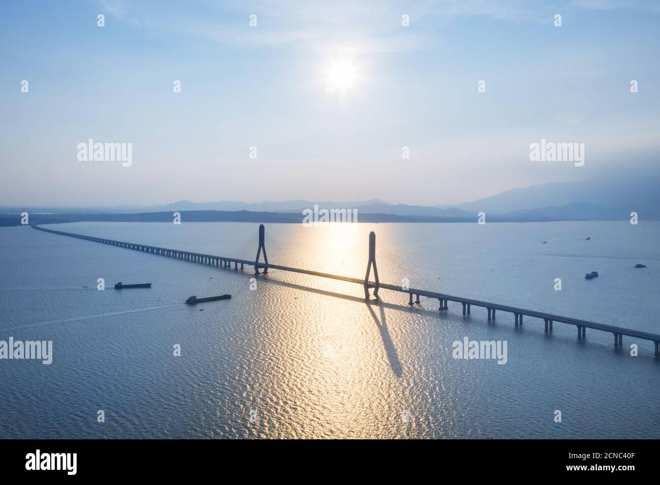 poyang See zweite Brücke in der Dämmerung Stockfoto