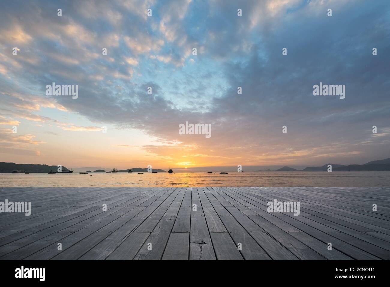 sonnenaufgang am Meer in xiapu Stockfoto