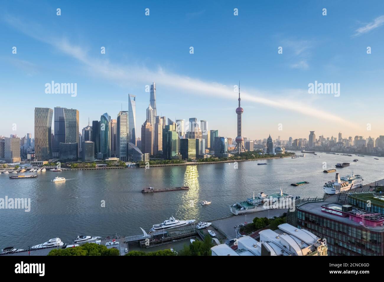 Shanghai Stadtbild in der Dämmerung Stockfoto