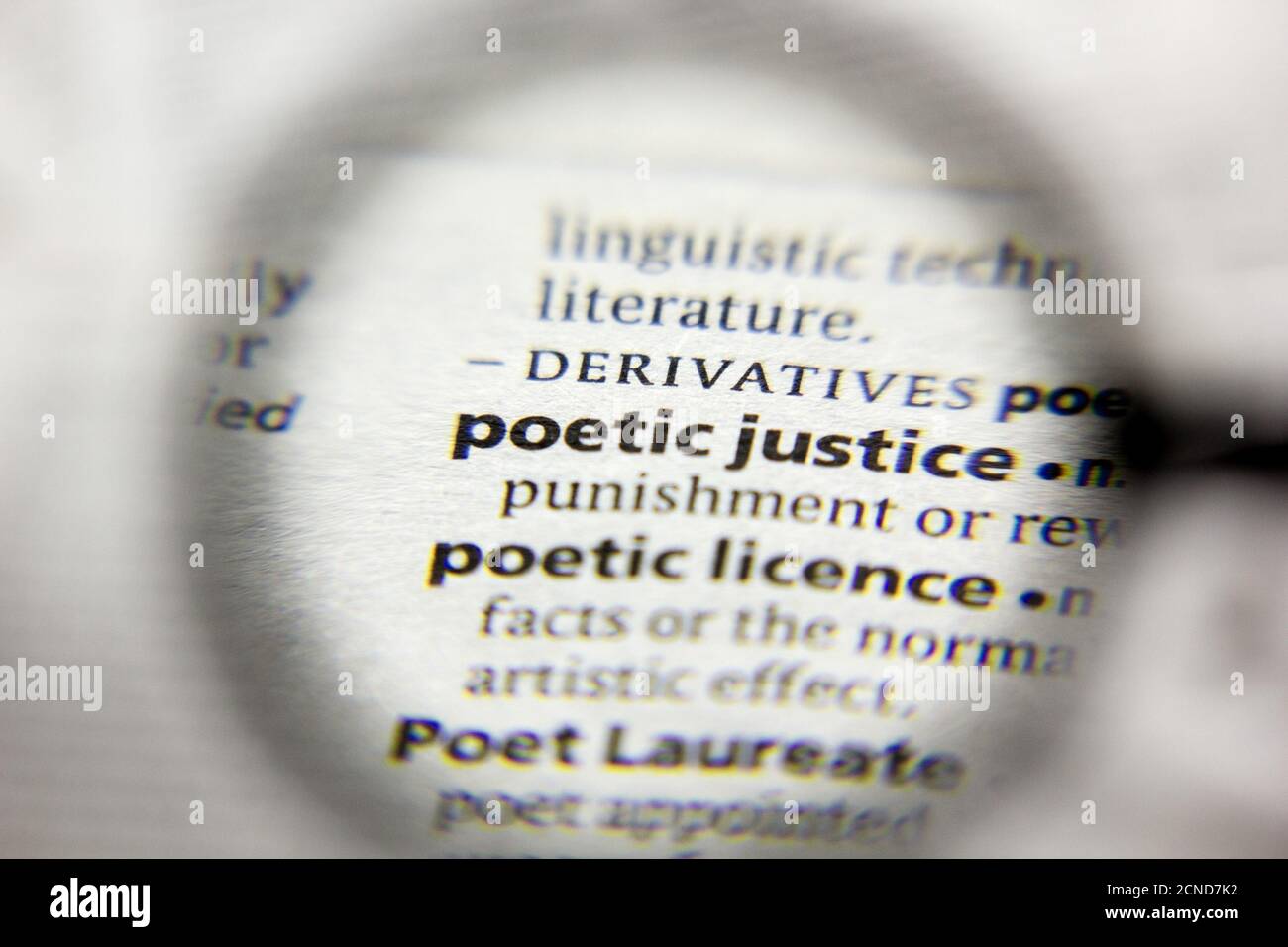Das Wort oder die Phrase poetische Gerechtigkeit in einem Wörterbuch Stockfoto
