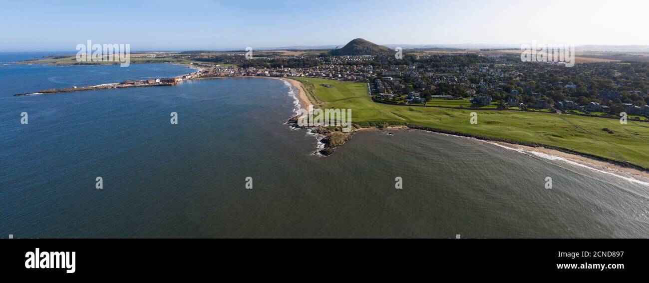 Luftpanorama der West Links und des Stadtzentrums, North Berwick, East Lothian, Schottland. Stockfoto