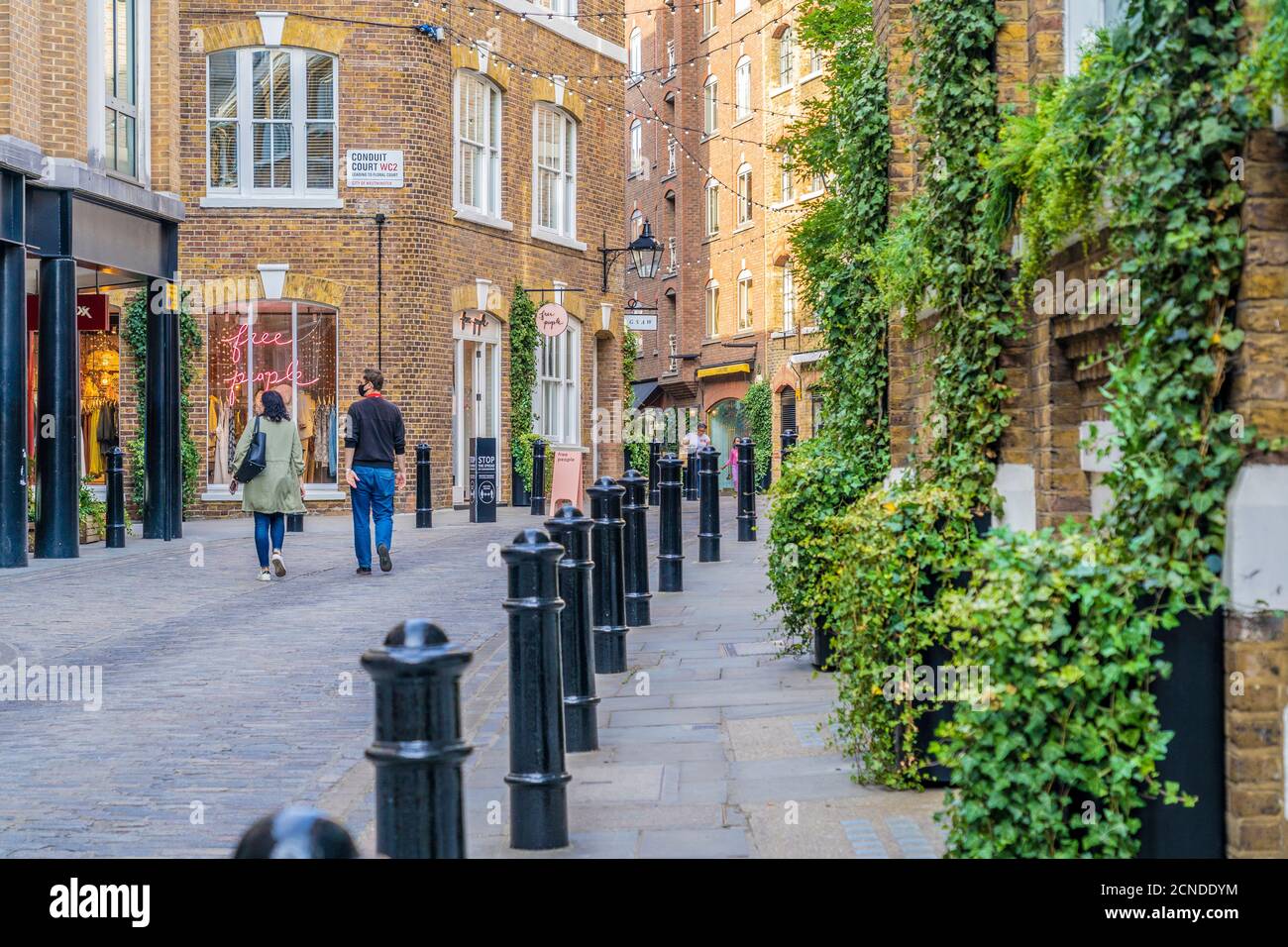 Eine Straßenszene in Covent Garden, London, England, Vereinigtes Königreich, Europa Stockfoto