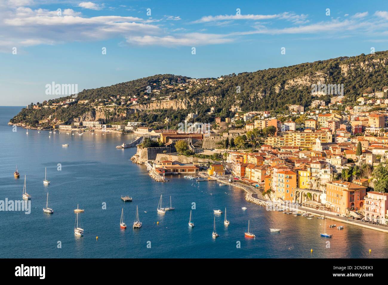 Erhöhter Blick von der Basse Corniche über Villefranche sur Mer, Alpes Maritimes, Cote d'Azur, Französische Riviera, Provence, Frankreich, Mittelmeer, Europa Stockfoto