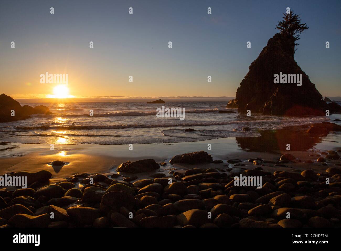 Sonnenuntergang bei Ebbe am Hidden Beach, Klamath, California, USA Stockfoto