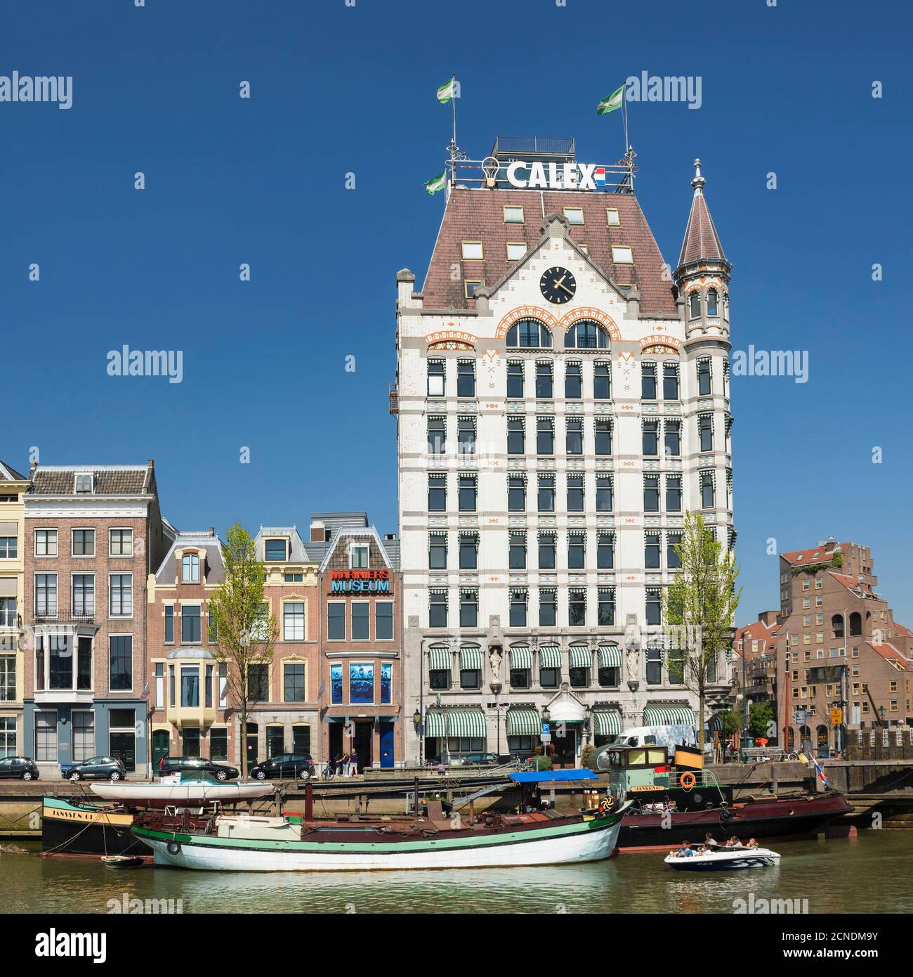 Witte Huis buidling im Hafen von Oudehaven, Rotterdam, Südholland, Niederlande, Europa Stockfoto