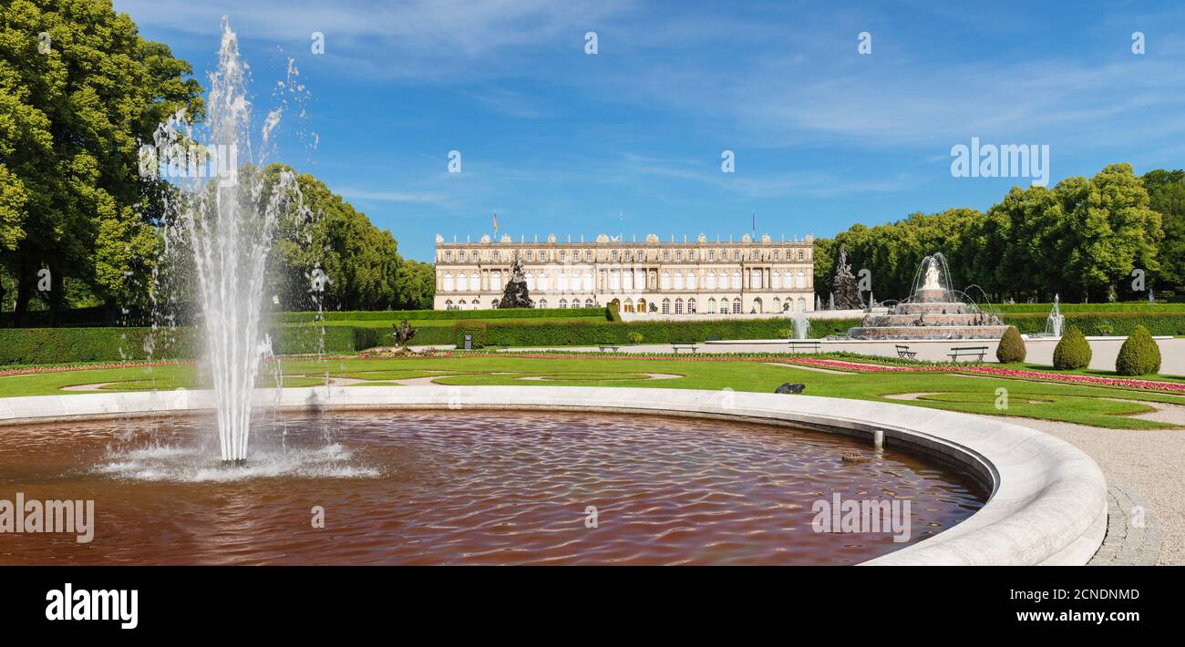 Schloss Herrenchiemsee auf der Herreninsel im Chiemsee, Chiemgau, Oberbayern, Deutschland, Europa Stockfoto