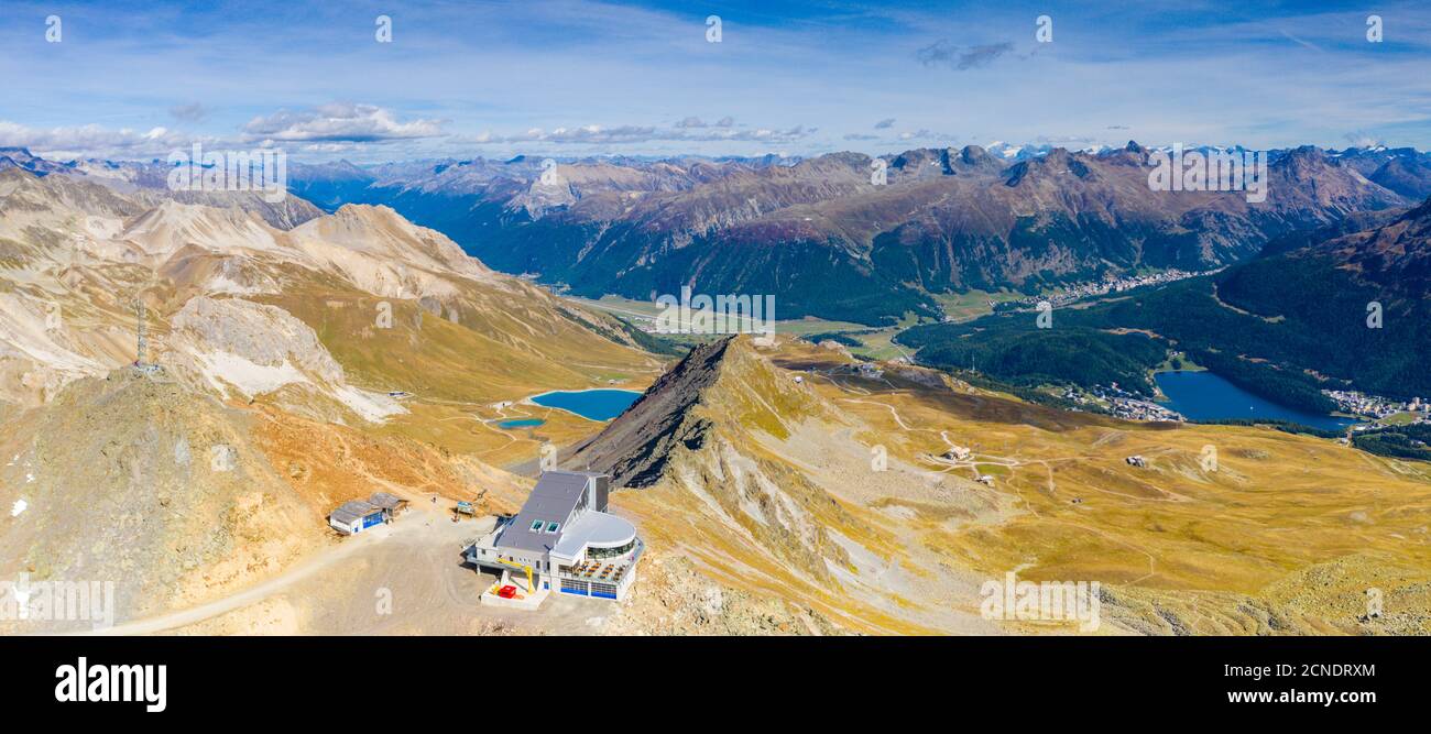 Luftpanorama mit Drohne von Piz Nair, Lej Alv See und St. Moritz im Hintergrund, Engadin, Kanton Graubünden, Schweiz, Europa Stockfoto