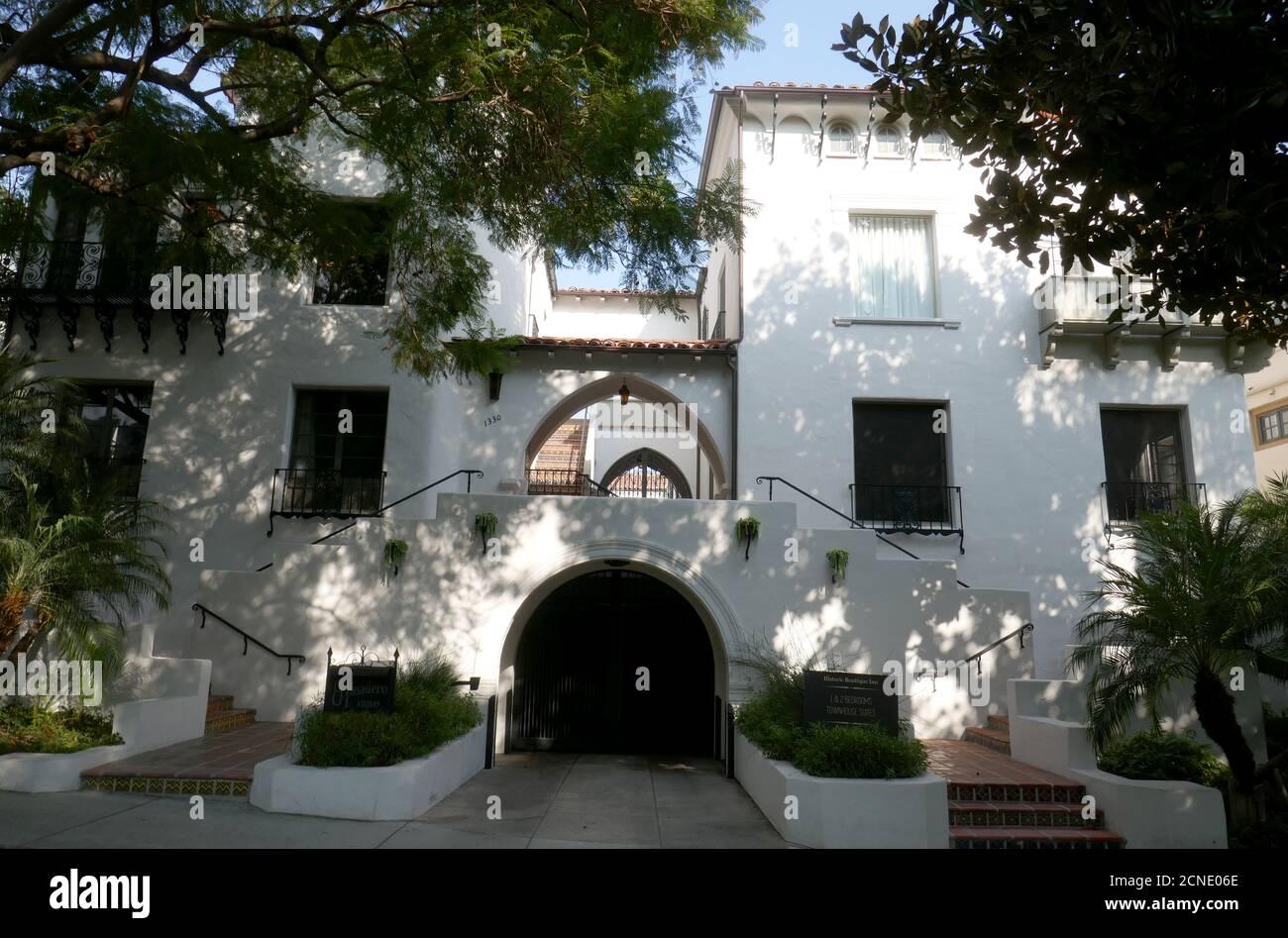 West Hollywood, California, USA 17. September 2020 EINE allgemeine Sicht der Atmosphäre der ehemaligen Residenz von Montgomery Clift, Elizabeth Taylor, Marilyn Monroe und James Dean in El Pasadero an 1330 N. Harper Avenue am 17. September 2020 in West Hollywood, Kalifornien, USA. Foto von Barry King/Alamy Stockfoto Stockfoto