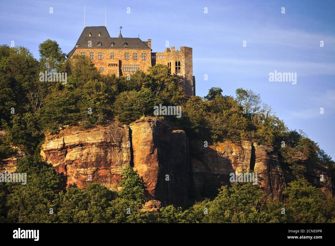 Schloss Nideggen hoch über dem Rurtal, Nideggen, Eifel, Nordrhein-Westfalen, Deutschland, Europa Stockfoto