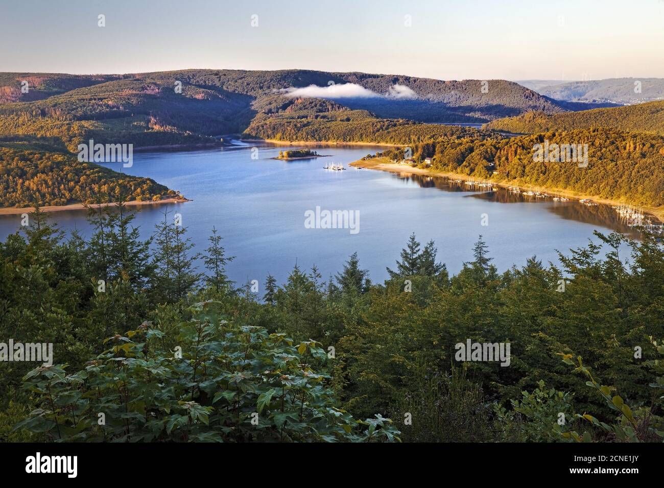 Blickrichtung schöne Aussicht auf den Rurstausee, Nideggen, Eifel, Nordrhein-Westfalen, Deutschland, Europa Stockfoto