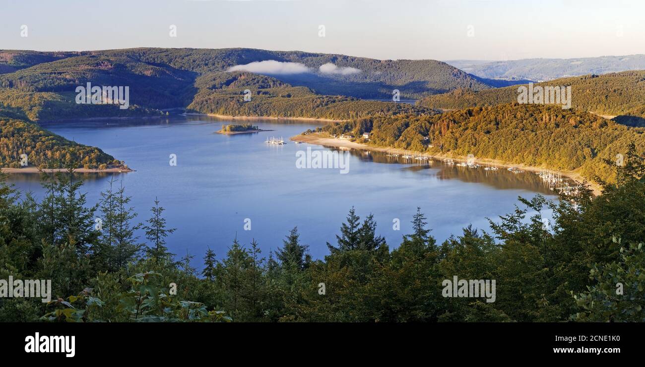 Blickrichtung schöne Aussicht auf den Rurstausee, Nideggen, Eifel, Nordrhein-Westfalen, Deutschland, Europa Stockfoto