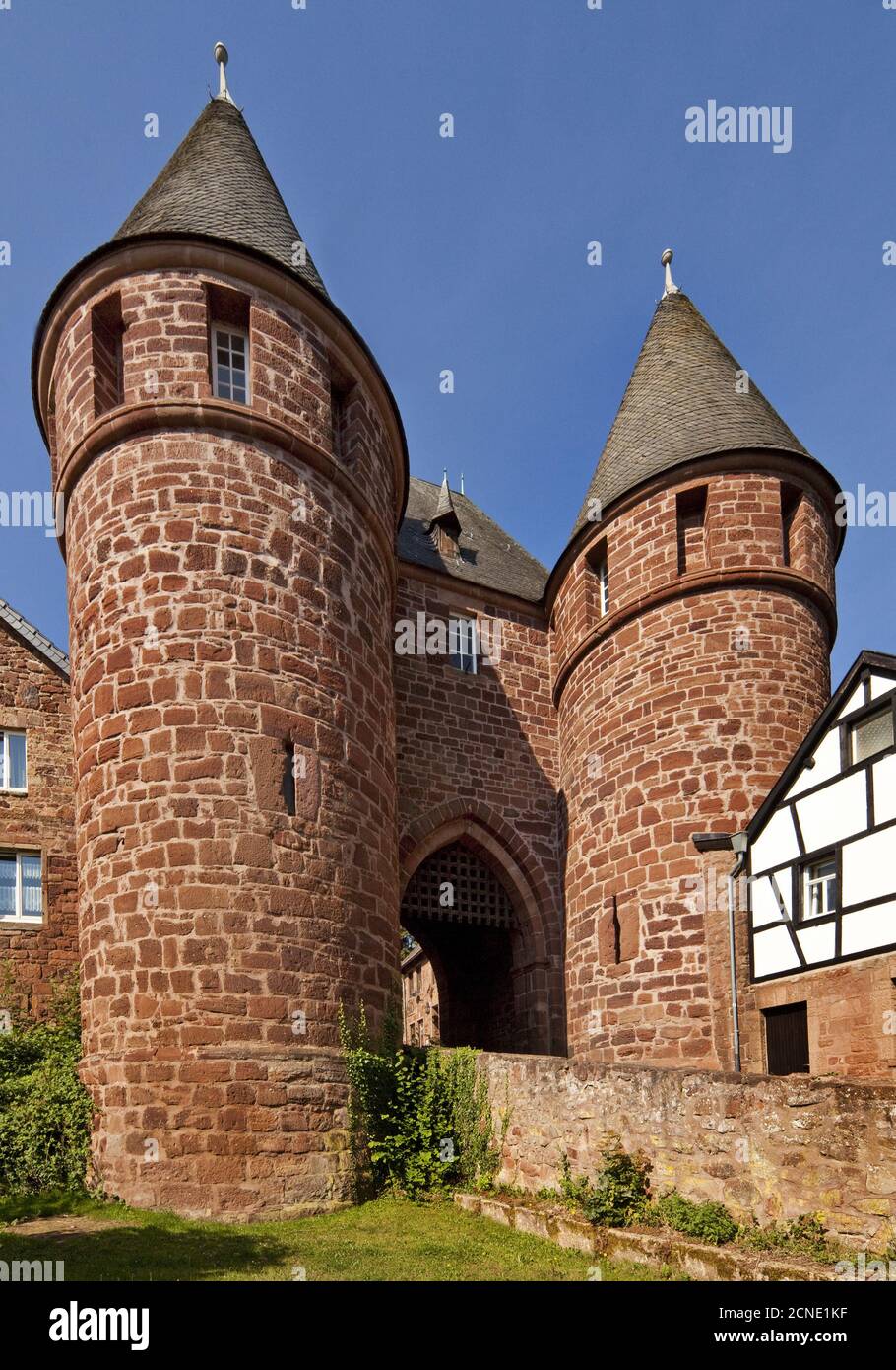Dürener Tor von der Feldseite, Nideggen, Rureifel, Eifel, Nordrhein-Westfalen, Deutschland, Europa Stockfoto