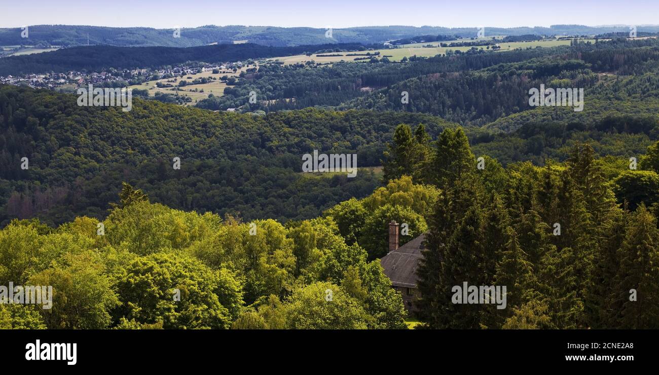 Blick vom Turm der ehemaligen NS-Ordensburg Vogelsang im Nationalpark Eifel, Deutschland Stockfoto
