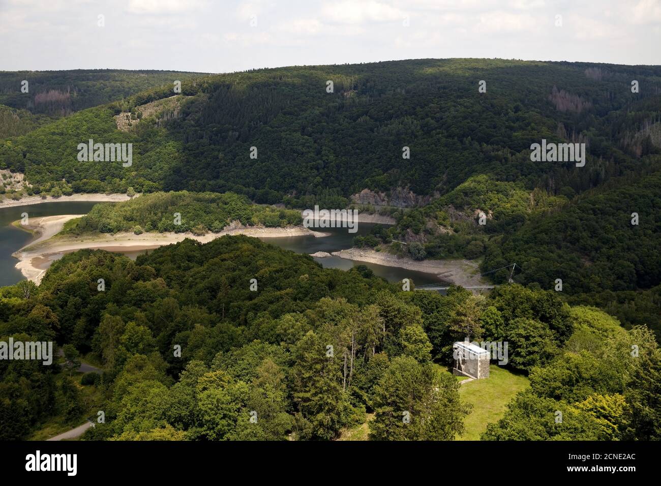 Luftaufnahme der ehemaligen NS-Ordensburg Vogelsang mit dem Urftstausee, Schleiden, Deutschland, Europa Stockfoto