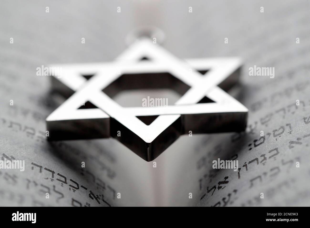 Jüdischer Stern (Davidstern) auf einer Tora, Frankreich, Europa Stockfoto
