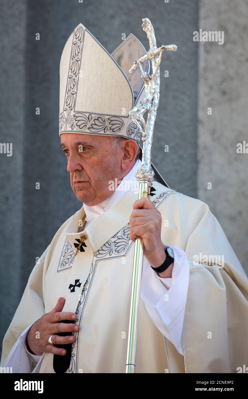 Papst Franziskus feiert eine Messe zum Fronleichnamsfest (Corpus Domini) in der Pfarrei Santa Maria, Rom, Latium, Italien, Europa Stockfoto