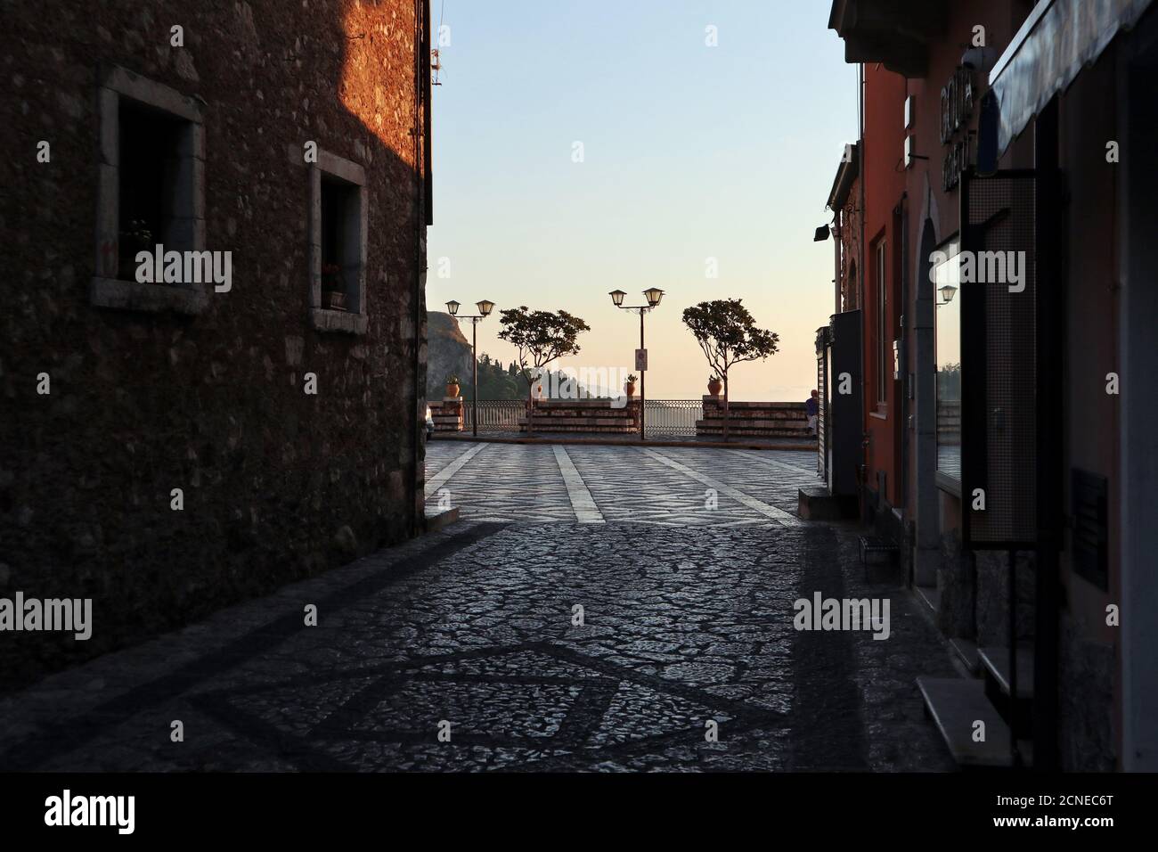 Castelmola - Scorcio di Piazza Sant'Antonio dal vicolo Stockfoto