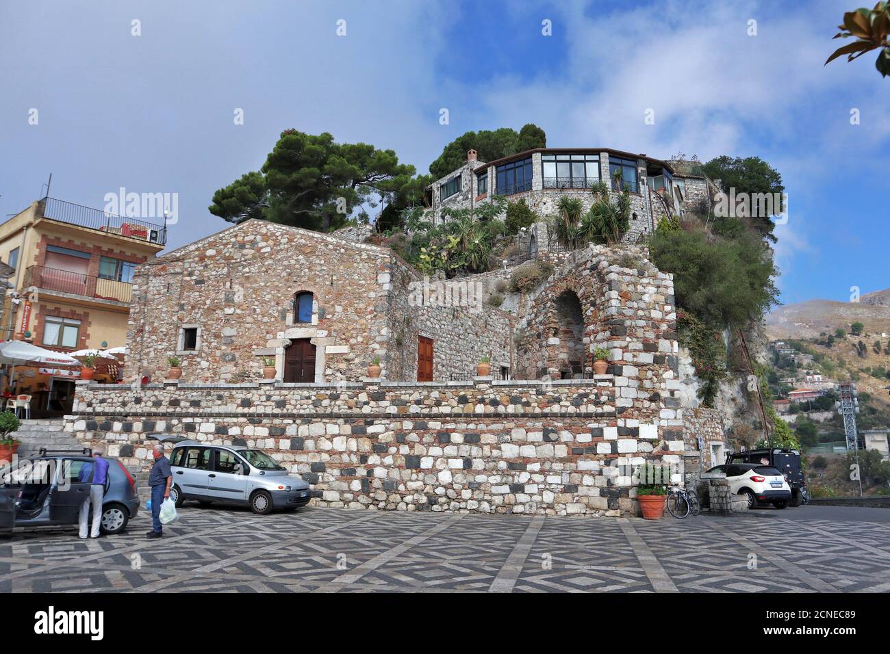 Castelmola - Scorcio di Piazza Sant'Antonio la mattina Stockfoto