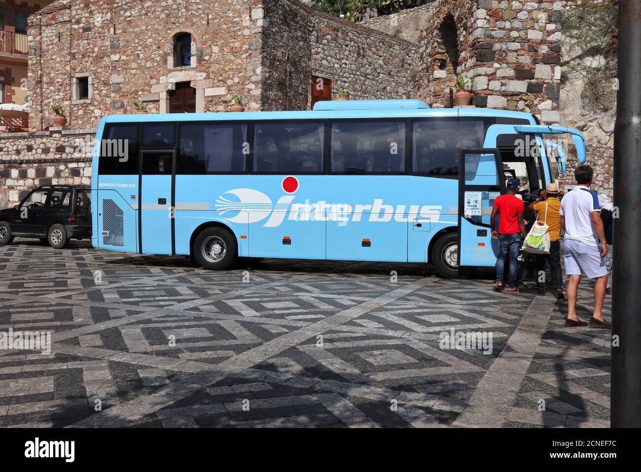 Castelmola - Autobus und Piazza Sant'Antonio Stockfoto
