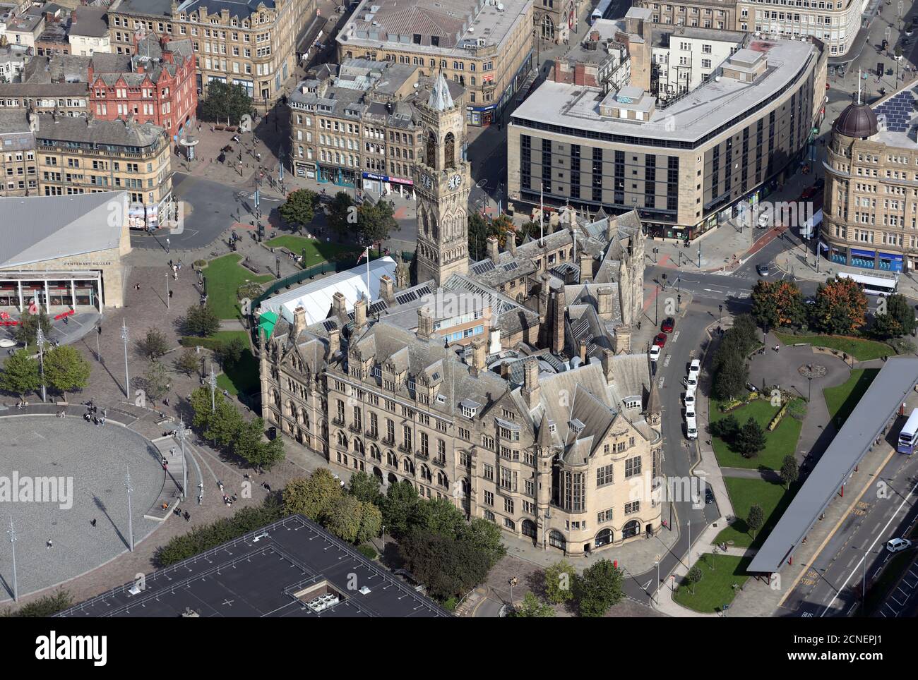 Luftaufnahme der Bradford City Hall, West Yorkshire Stockfoto