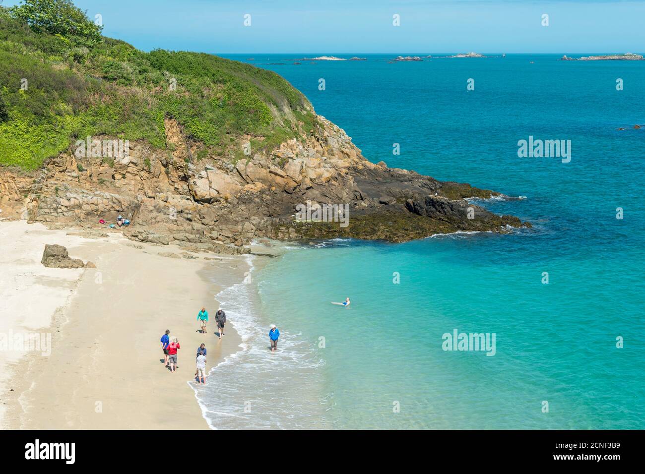 Belvoir Bay ist eine kleine abgeschiedene Sandbucht an der Ostküste von Herm Island, Guernsey, Channel Islands, UK. Stockfoto