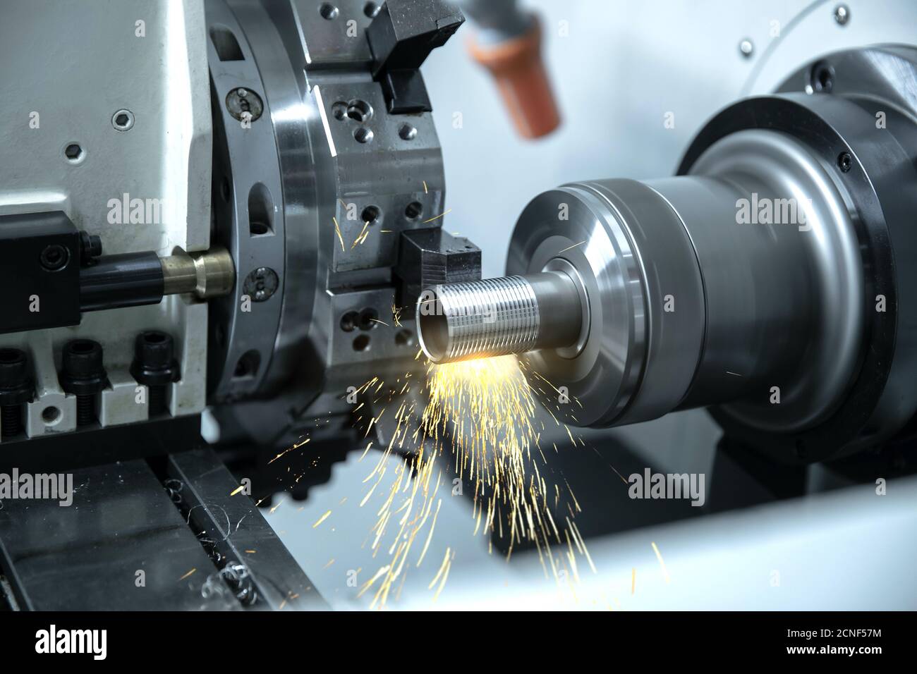 Spanendes Werkzeug Metallbearbeitung im Fertigungsprozess durch Bearbeitung. Stockfoto