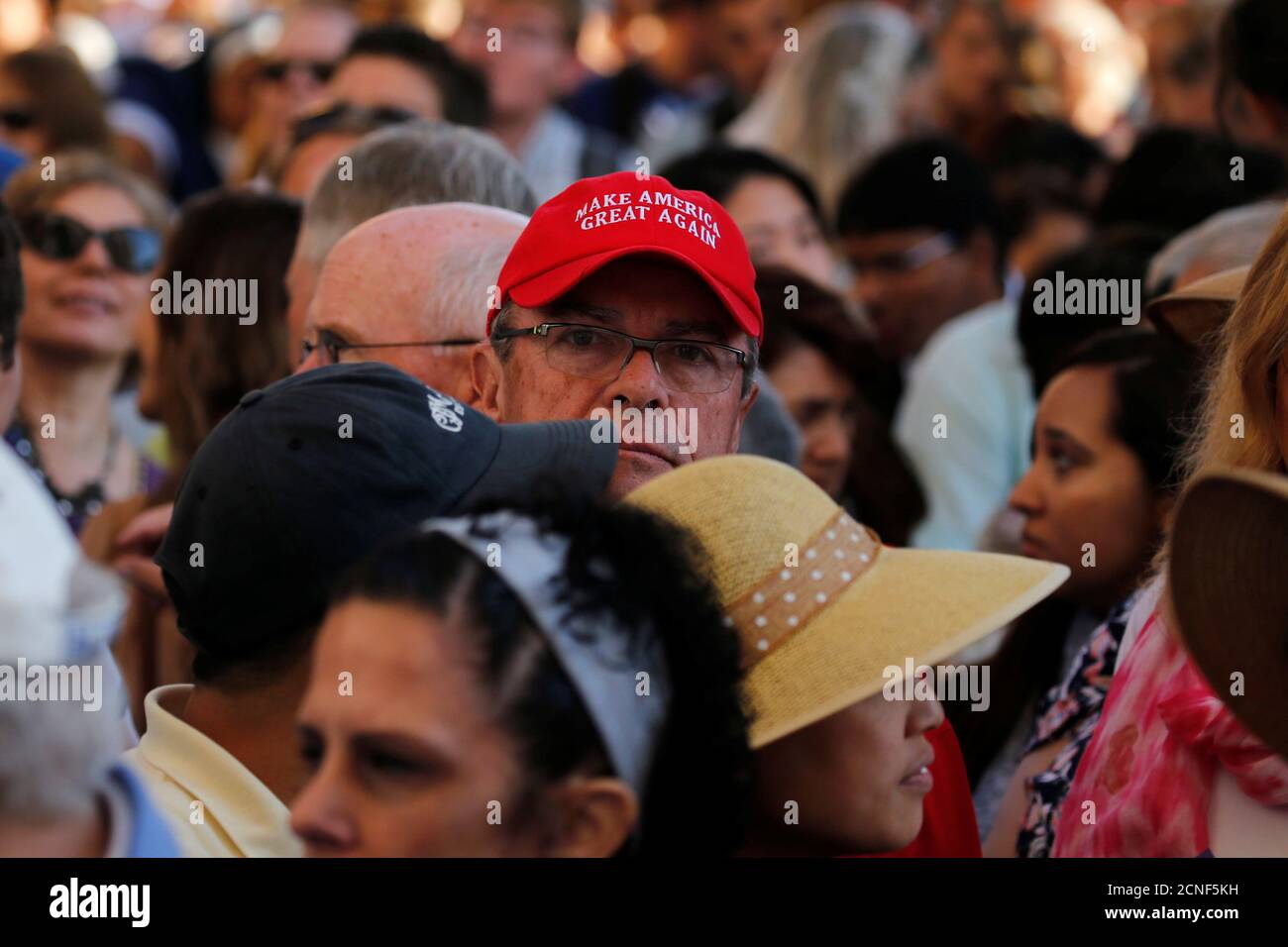 Trump Roter Hut Stockfotos Und Bilder Kaufen Alamy