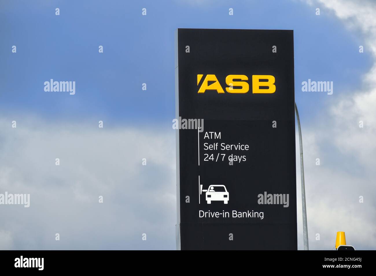AUCKLAND, NEUSEELAND - 26. Apr 2019: Auckland / Neuseeland - 26 2019. April: ASB Bank Drive-in Banking im Botany Town Center Stockfoto