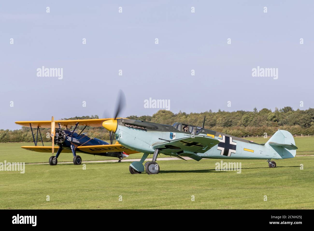Messerschmitt ME109 Hispano Buchón 'Yellow 7' auf dem Boden am Sywell Aerodrome, Northamptonshire, UK. Stockfoto