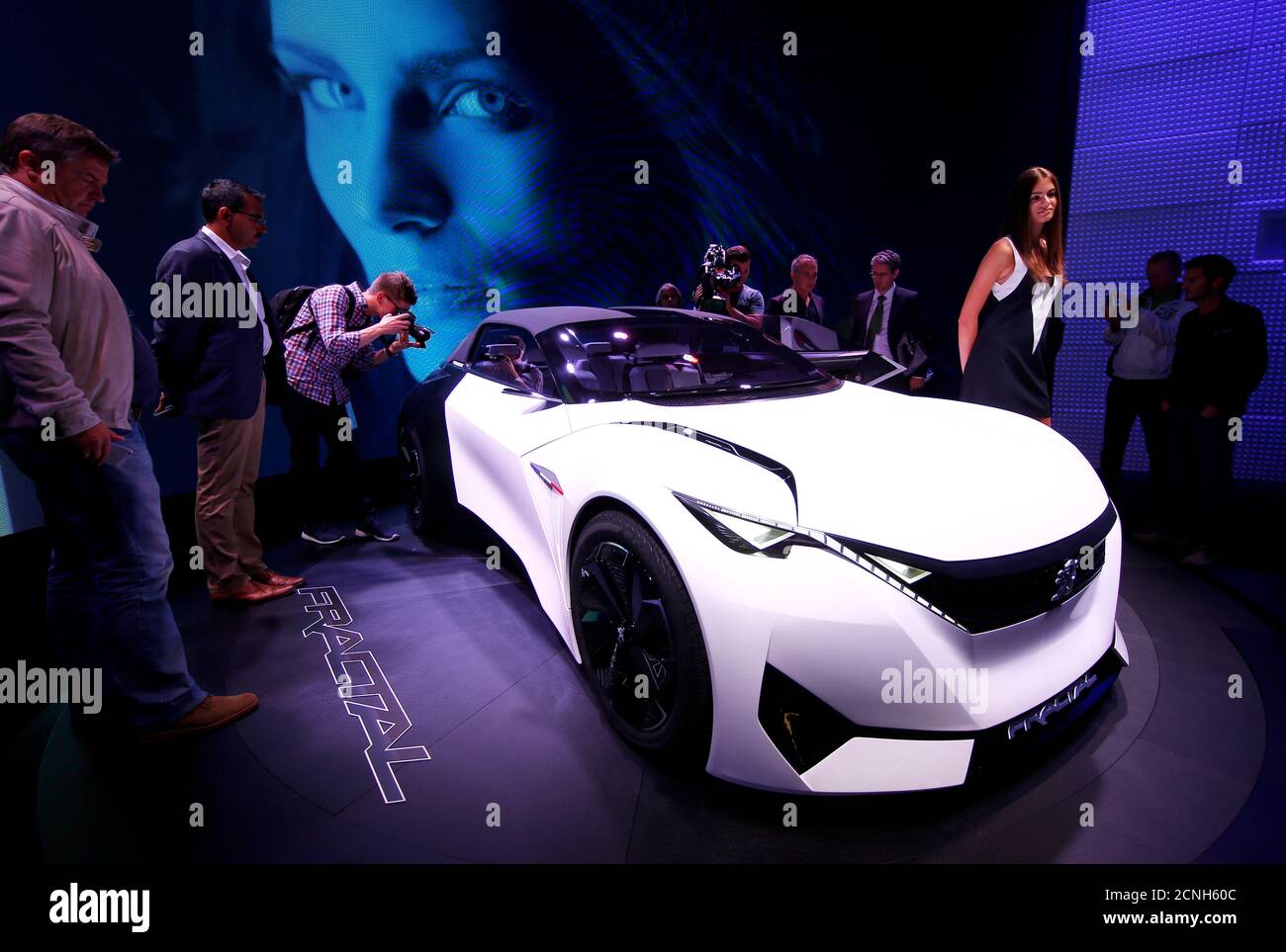 Das neue Peugeot Fractal Konzept wird während des Medientages auf der IAA in Frankfurt am 15. September 2015 vorgestellt. REUTERS/Kai Pfaffenbach Stockfoto